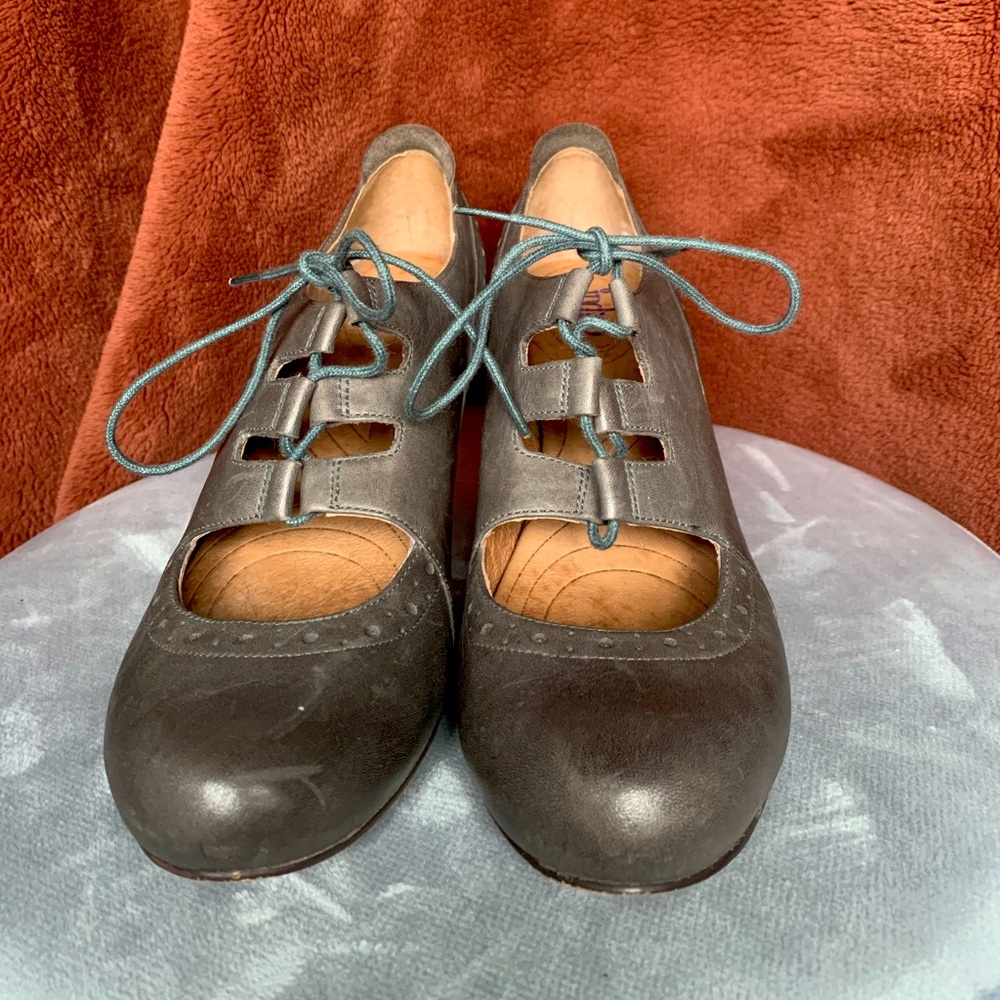 Tied grey heels |6|